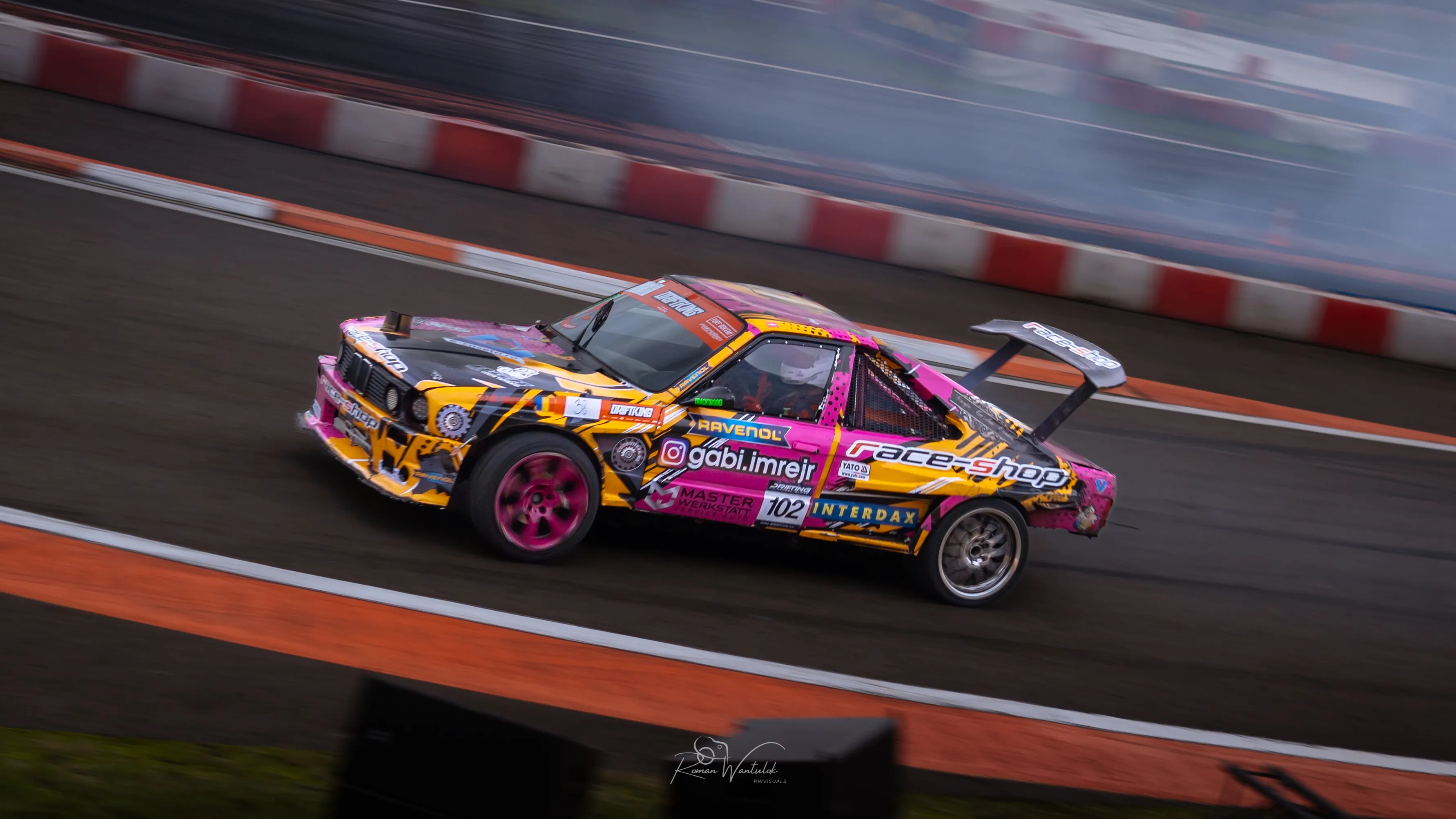 Pink BMW Panning