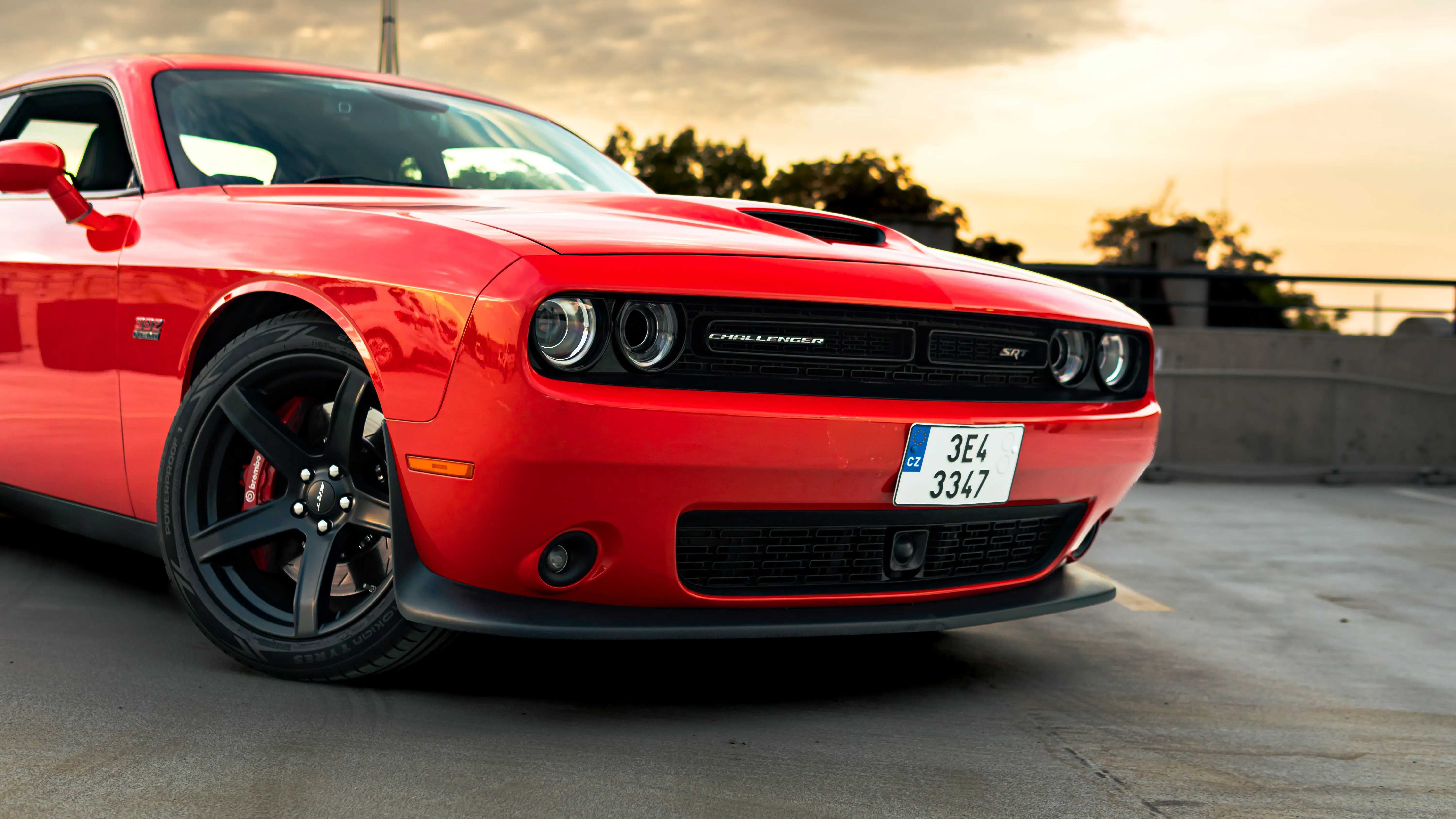 Challenger wide aggressive shot